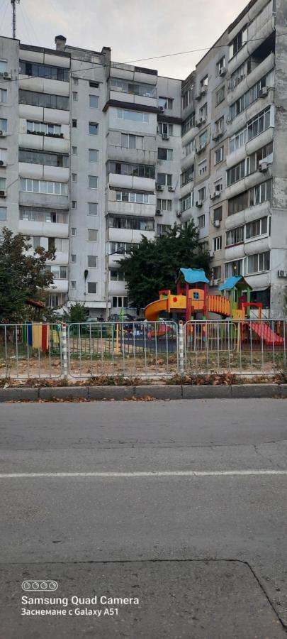 Синьо Лято 瓦爾納 外观 照片