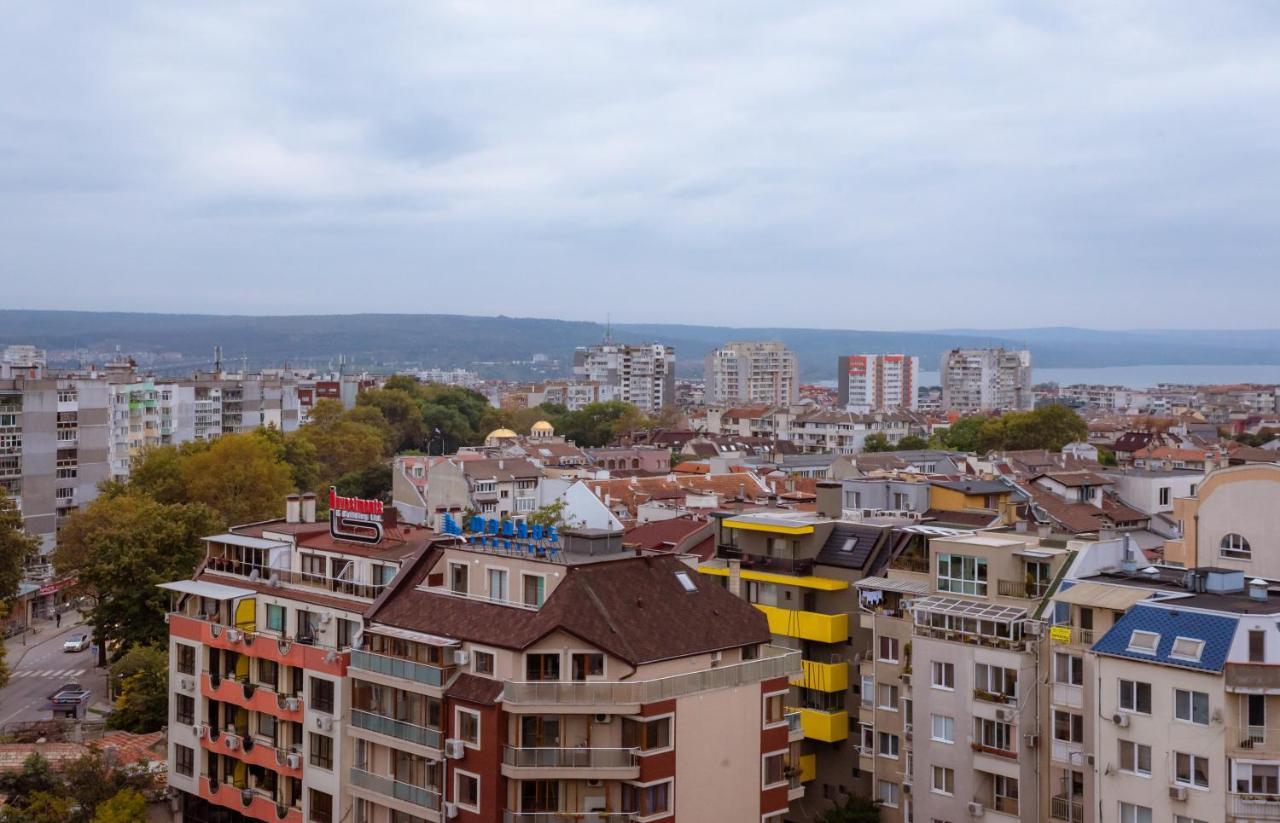 Синьо Лято 瓦爾納 外观 照片