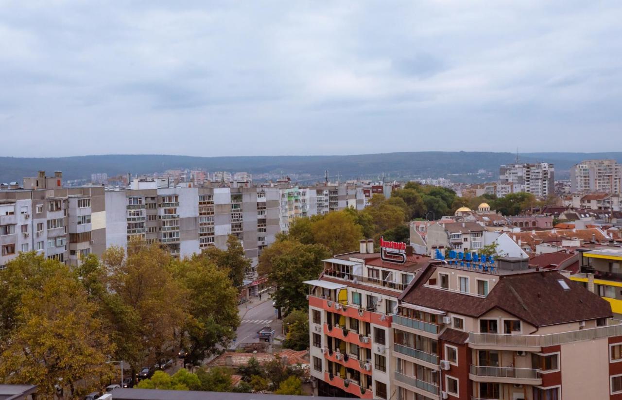 Синьо Лято 瓦爾納 外观 照片